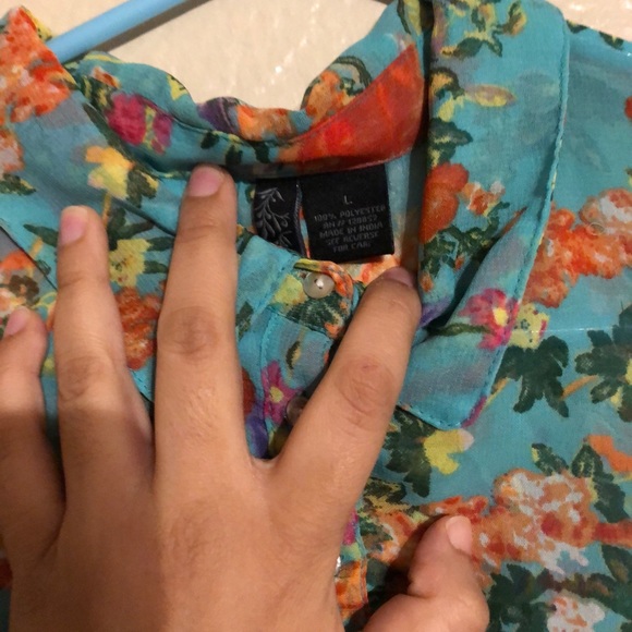 Buttoned up flowered blouse - Picture 3 of 4